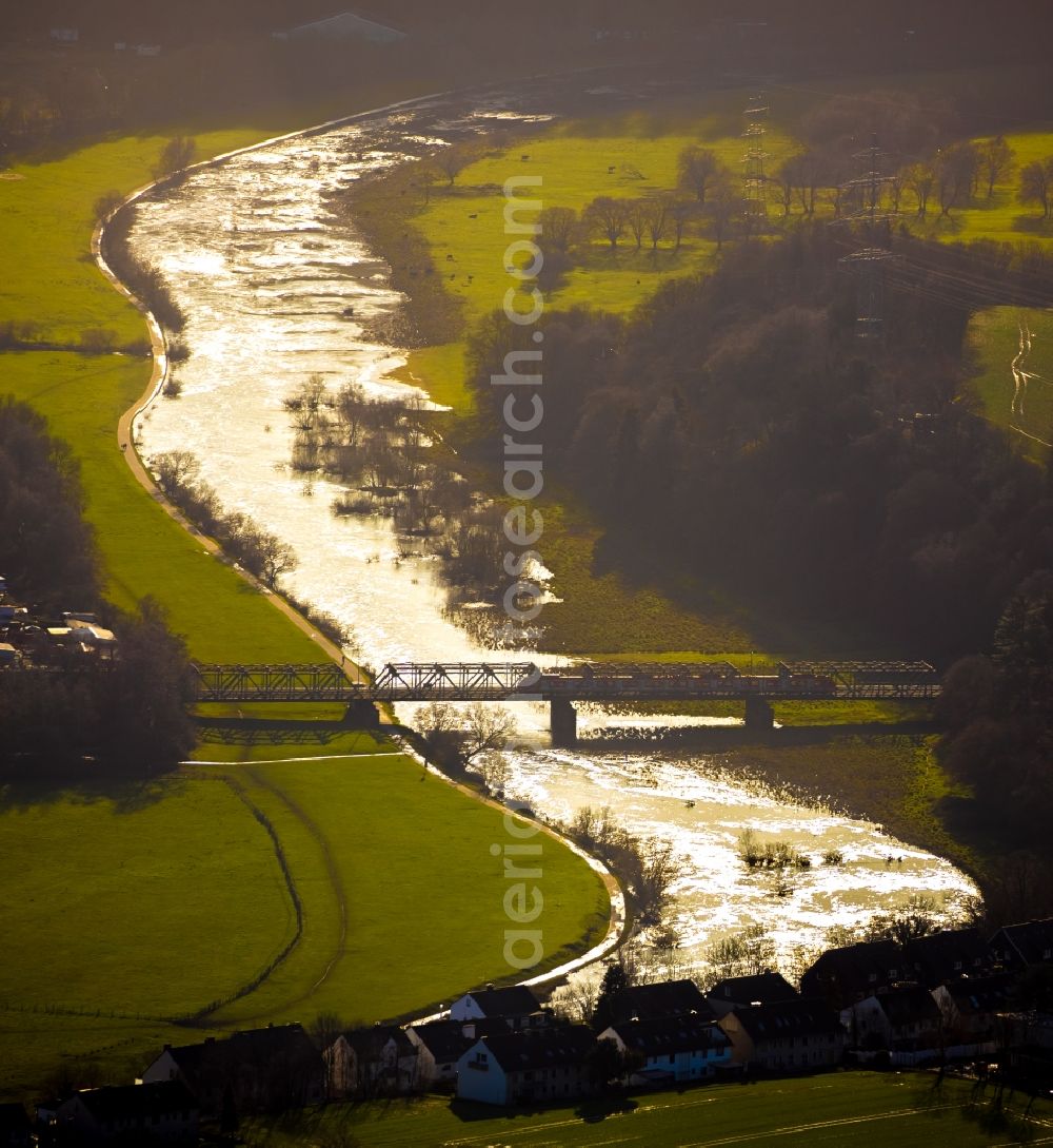 Aerial photograph Hattingen - Riparian zones on the course of the river the Ruhr in Hattingen in the state North Rhine-Westphalia, Germany