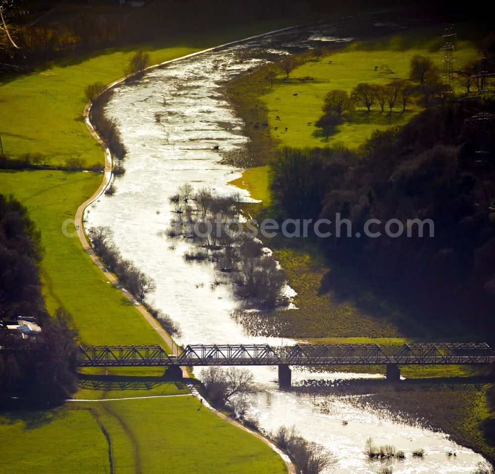 Hattingen from the bird's eye view: Riparian zones on the course of the river the Ruhr in Hattingen in the state North Rhine-Westphalia, Germany