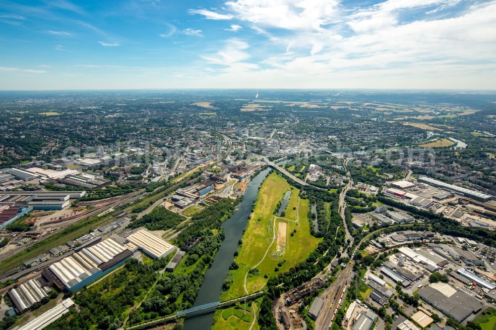 Mülheim an der Ruhr from above - Riparian zones on the course of the river the Ruhr in Muelheim on the Ruhr in the state North Rhine-Westphalia