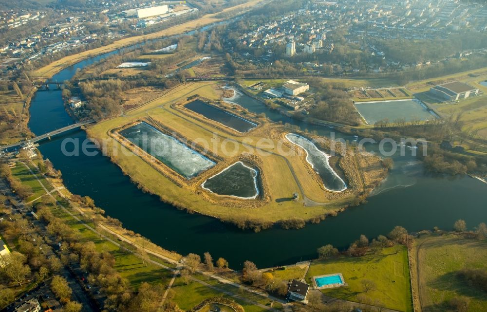 Essen from the bird's eye view: Riparian zones on the course of the river Ruhr islands between Steele and Ueberruhr in the district Stadtbezirke VII in Essen in the state North Rhine-Westphalia