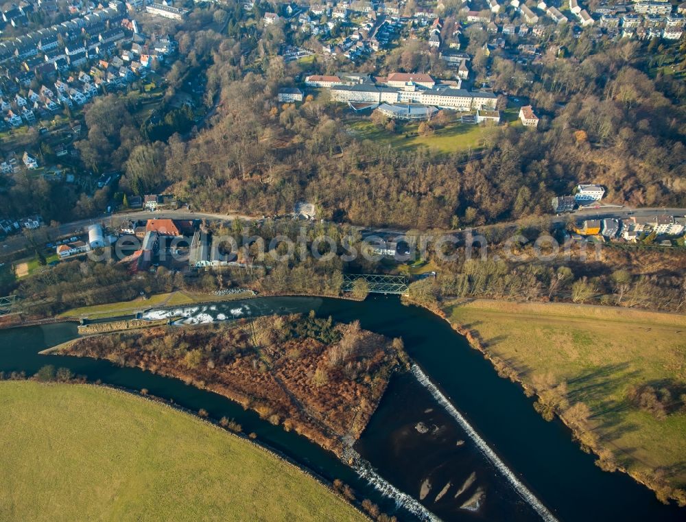 Aerial image Essen - Riparian zones on the course of the river der Ruhr on Spillenburger Wehr in the district Stadtbezirke VII in Essen in the state North Rhine-Westphalia