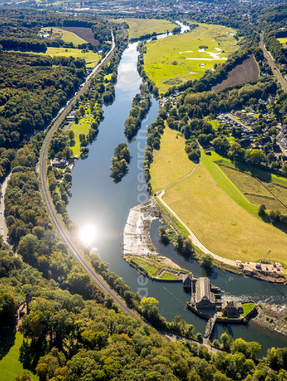 Witten from above - Riparian zones on the course of the river the Ruhr on street Wetterstrasse in the district Bommern in Witten at Ruhrgebiet in the state North Rhine-Westphalia, Germany