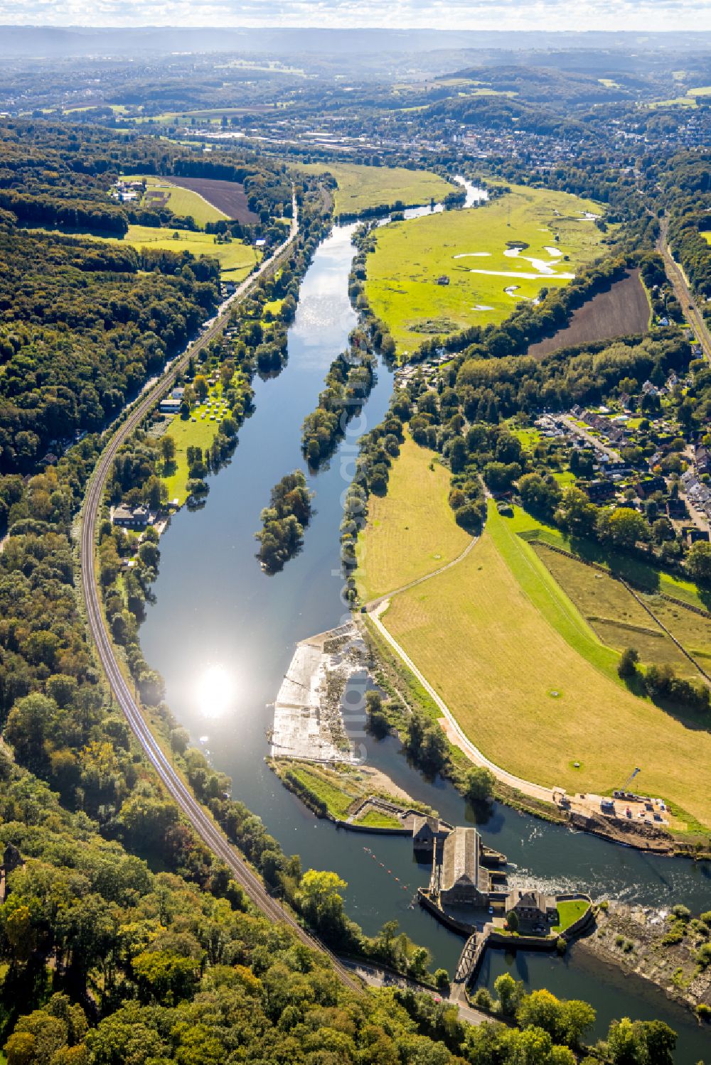 Witten from the bird's eye view: Riparian zones on the course of the river the Ruhr on street Wetterstrasse in the district Bommern in Witten at Ruhrgebiet in the state North Rhine-Westphalia, Germany