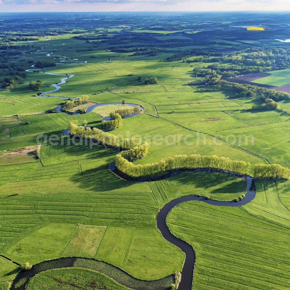 Aerial photograph Stade - Curved loop of the riparian zones on the course of the river in Stade in the state Lower Saxony, Germany