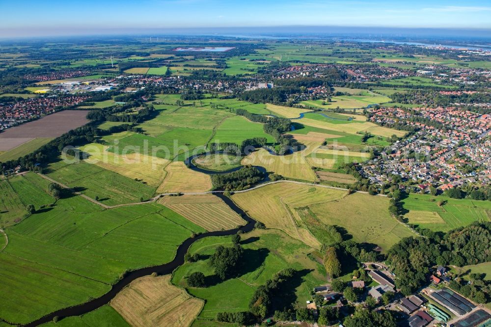 Aerial image Stade - Curved loop of the riparian zones on the course of the river in Stade in the state Lower Saxony, Germany