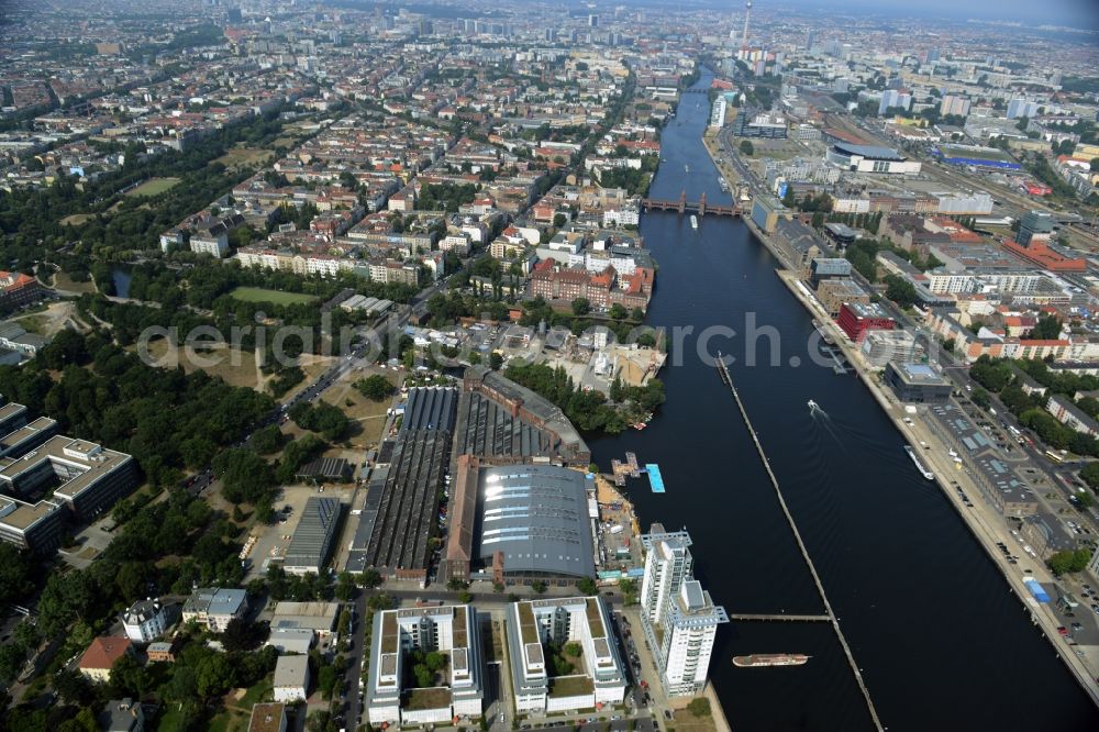 Aerial photograph Berlin - Shore areas on the Spree flux flow to the developing area Mediaspree on the former east port in Friedrichshain in Berlin