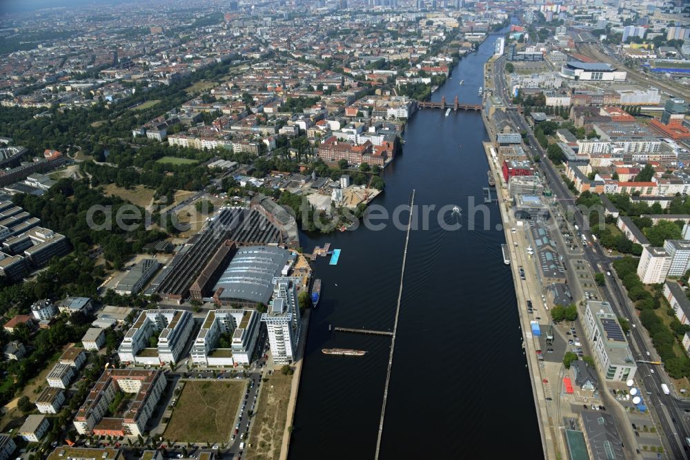 Aerial image Berlin - Shore areas on the Spree flux flow to the developing area Mediaspree on the former east port in Friedrichshain in Berlin