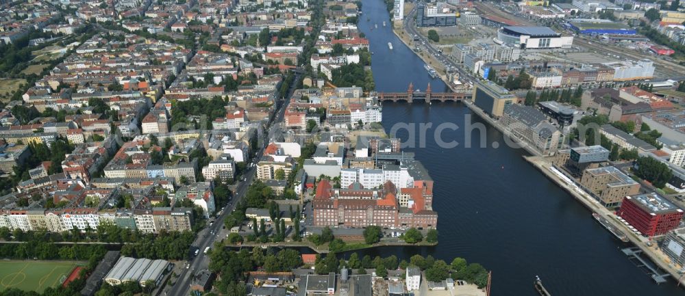 Berlin from above - Shore areas on the Spree flux flow with lock shores and the development area Mediaspree on the former east port in Friedrichshain in Berlin