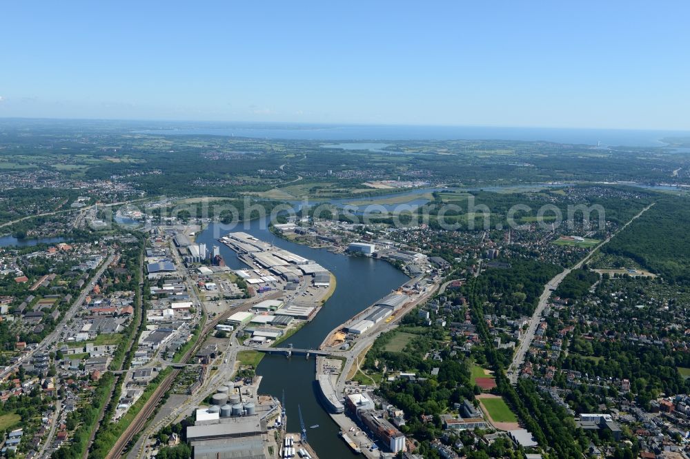 Aerial image Lübeck - Riparian zones on the course of the river Stadtgraben - Trave - Untertrave in Luebeck in the state Schleswig-Holstein