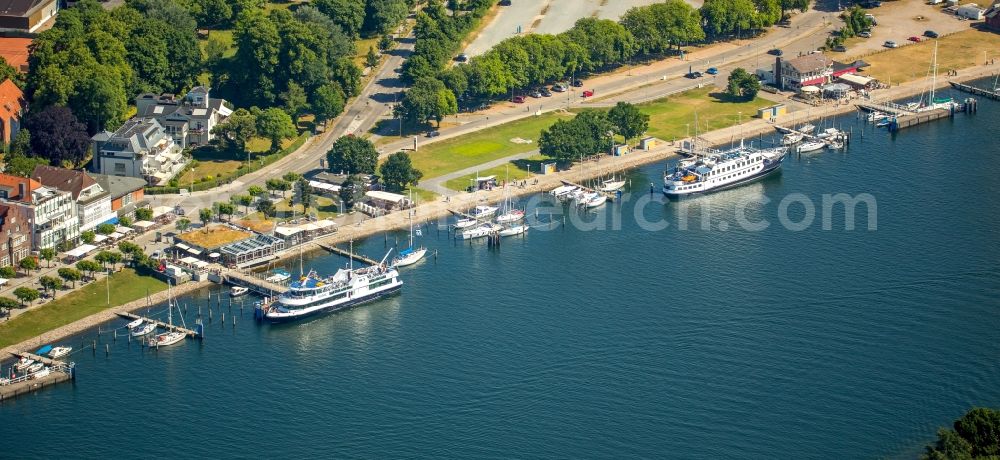 Travemünde from the bird's eye view: Riparian zones on the course of the river der Trave in Travemuende in the state Schleswig-Holstein