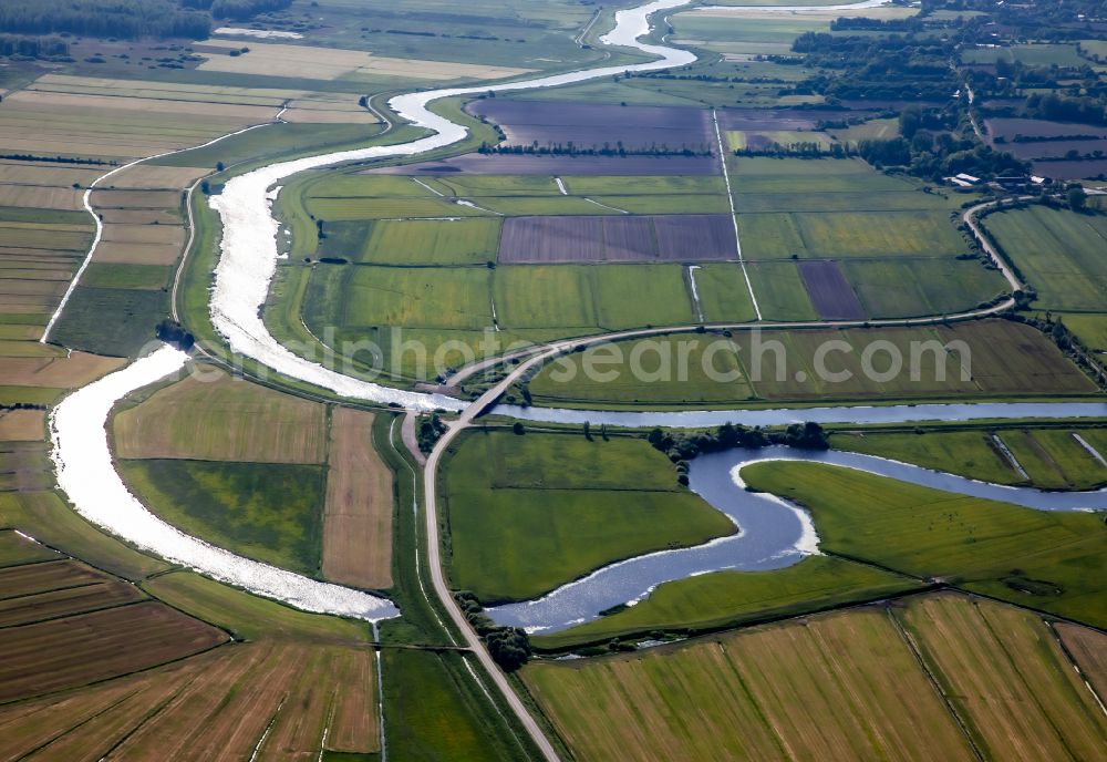 Aerial photograph Süderhöft - Riparian areas on the course of the Treene in Suederhoeft in the state Schleswig-Holstein, Germany