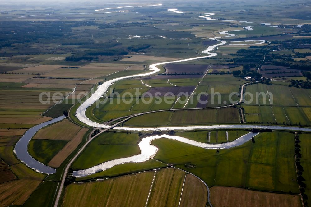 Süderhöft from the bird's eye view: Riparian areas on the course of the Treene in Suederhoeft in the state Schleswig-Holstein, Germany