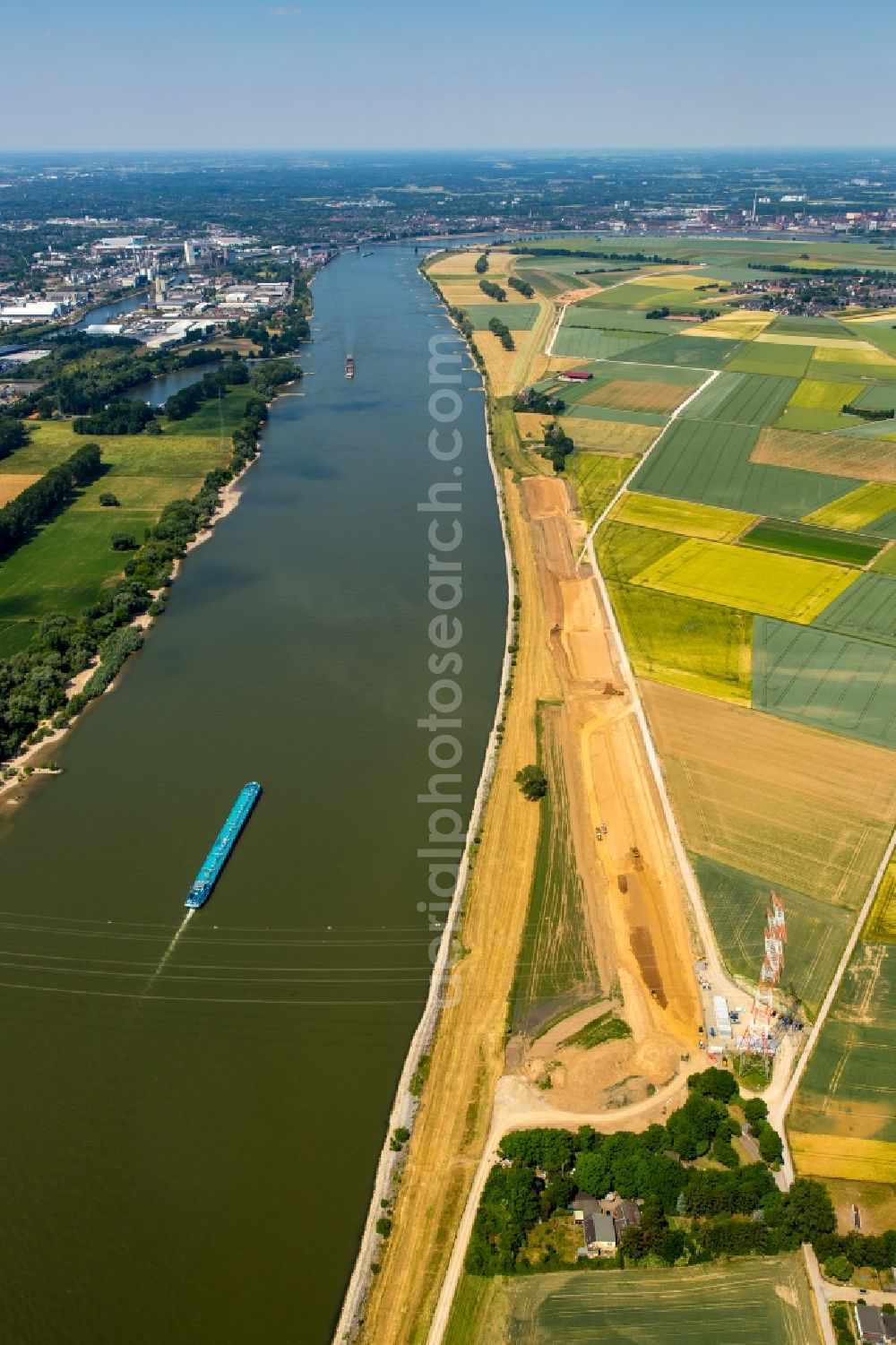 Aerial image Meerbusch - Riparian zones on the course of the river rhine in Meerbusch in the state North Rhine-Westphalia