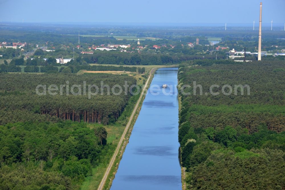 Aerial image Kade - Riparian zones on the course of the river Wasserstrasse des Elbe-Havel-Kanales in Kade in the state Saxony-Anhalt