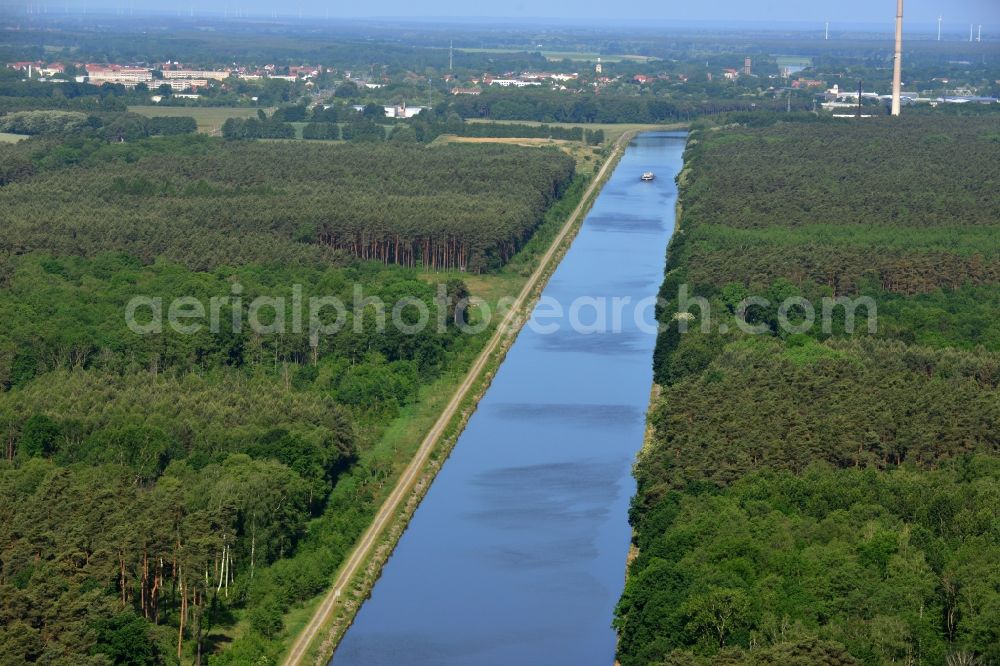 Aerial photograph Kade - Riparian zones on the course of the river Wasserstrasse des Elbe-Havel-Kanales in Kade in the state Saxony-Anhalt