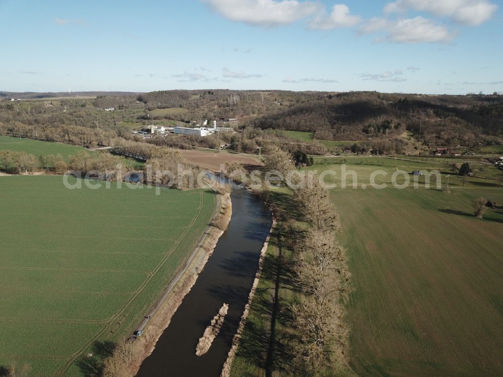 Aerial photograph Bad Köstritz - Riparian zones on the course of the river Weisse Elster in Bad Koestritz in the state Thuringia, Germany