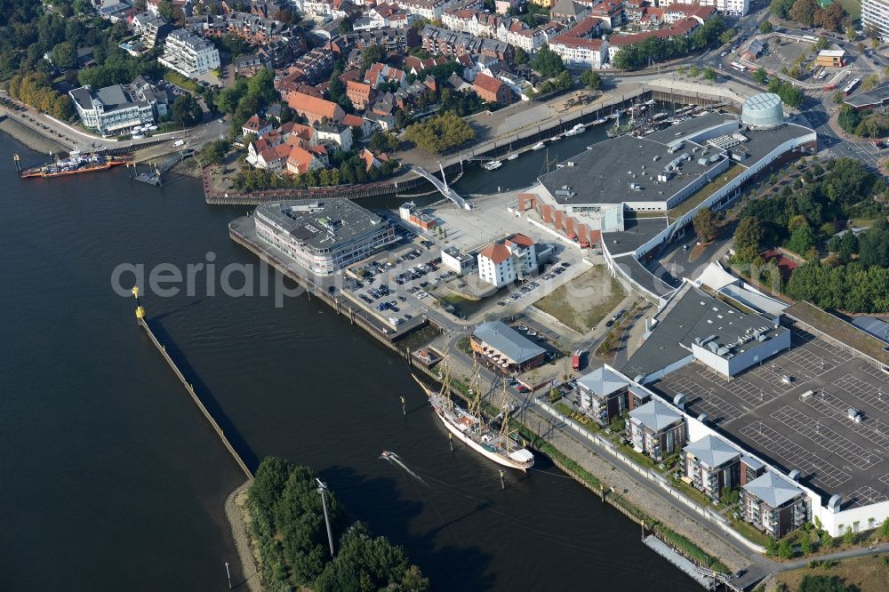 Bremen from above - Riparian zones on the course of the river Weser and nearby residential areas aswell as the shopping center Haven Hoeoevt in Bremen in Germany