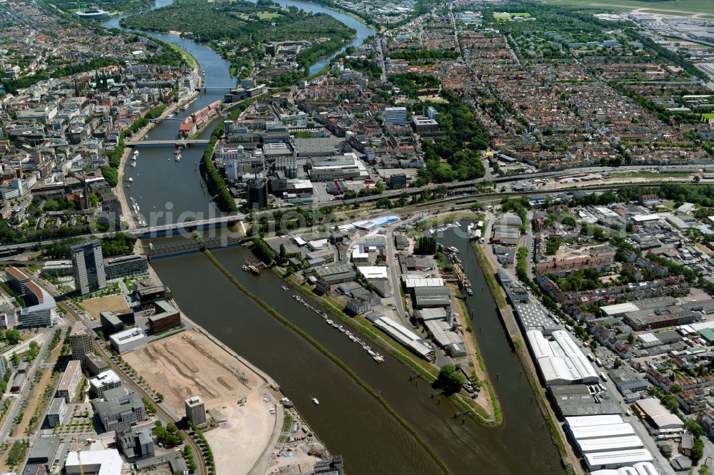 Aerial photograph Bremen - Riparian zones on the course of the river of the Weser river on street Stephanibruecke in Bremen, Germany