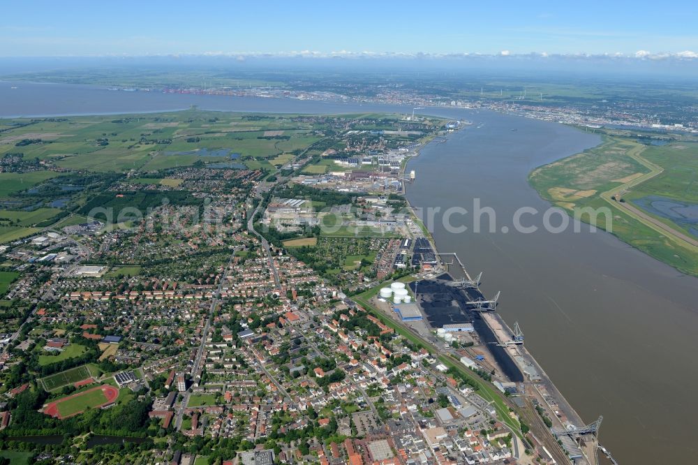 Aerial photograph Nordenham - Riparian zones on the course of the river Weser in Nordenham in the state Lower Saxony