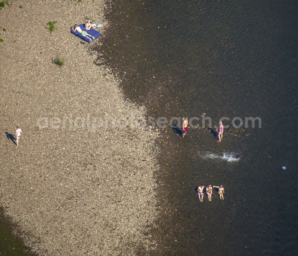 Aerial photograph Mülheim an der Ruhr - Shore areas of the river course der Ruhr in Muelheim an der Ruhr in the state North Rhine-Westphalia