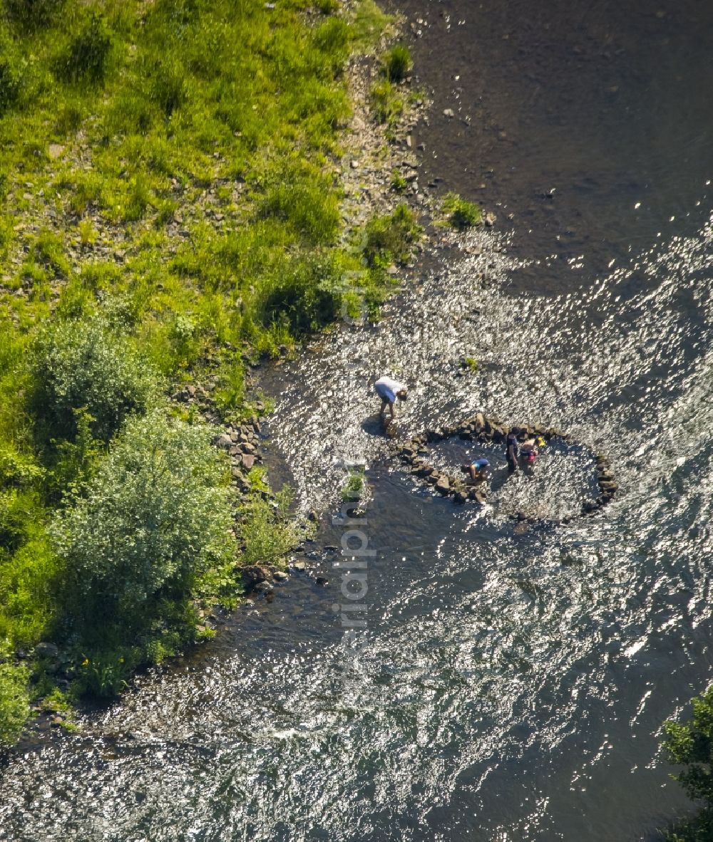 Aerial image Mülheim an der Ruhr - Shore areas of the river course der Ruhr along the Styrumer Ruhraue in Muelheim an der Ruhr in the state North Rhine-Westphalia