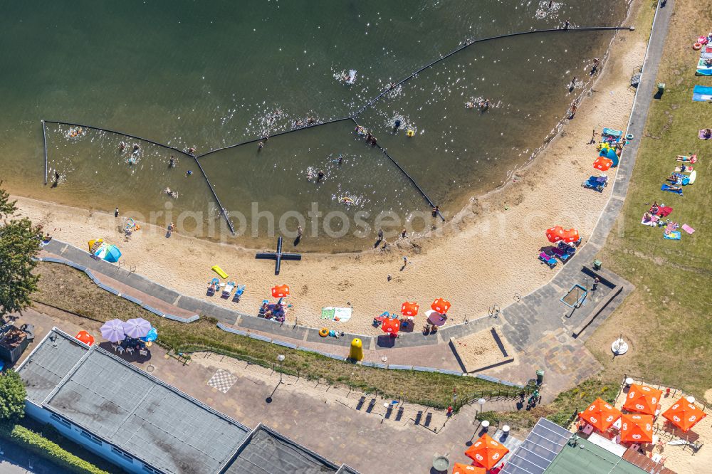 Aerial image Duisburg - Sandy beach areas on the Freibad Grossenbaum on Buscher Strasse in the district Grossenbaum in Duisburg in the state North Rhine-Westphalia, Germany