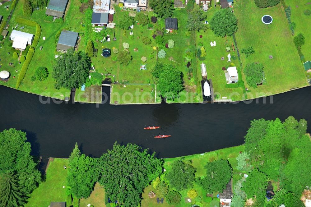 Aerial photograph Fangschleuse - Shore areas of the garden plots along the course of the Loecknitz in Fangschleuse in Brandenburg