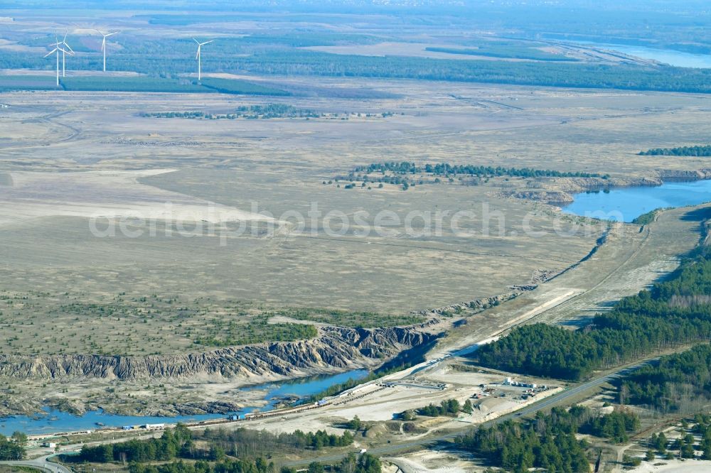 Cottbus from the bird's eye view: Shore areas of flooded former lignite opencast mine and renaturation lake Baltic Sea in the district Merzdorf in Cottbus in the state Brandenburg, Germany