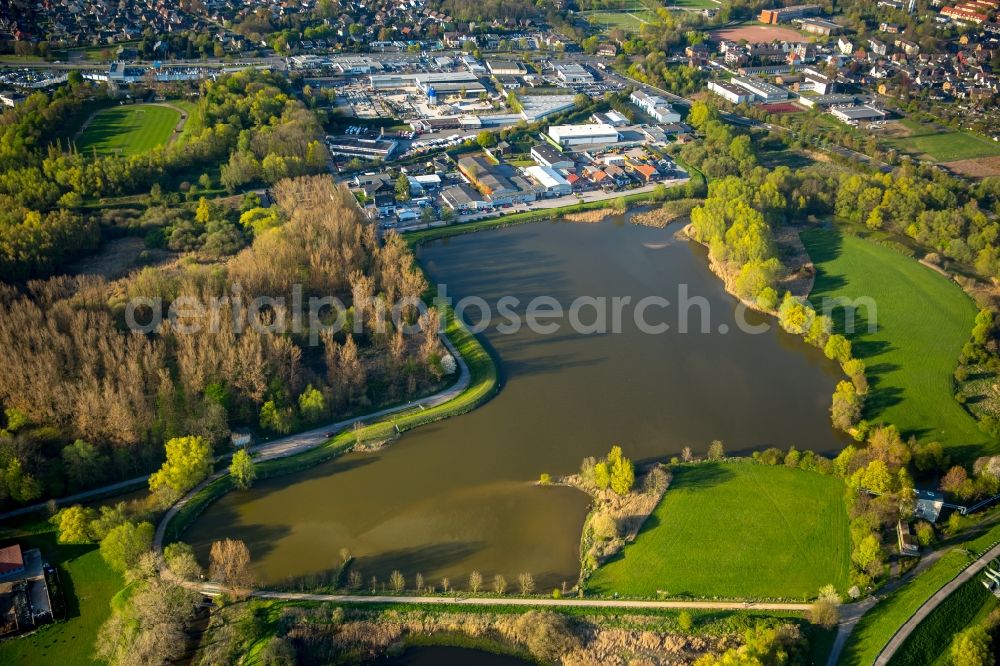 Aerial image Hamm - Shore areas of the flooded former opencast mine and renaturation lake Radbodsee in the district of Bockum-Hoevel in Hamm in the state of North Rhine-Westphalia