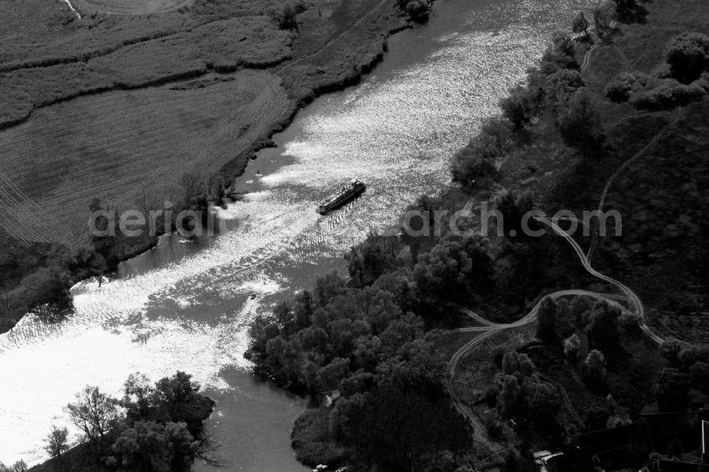 Aerial image Havelaue - Curved loop of the riparian zones on the course of the river on Havel in Havelaue in the state Brandenburg, Germany