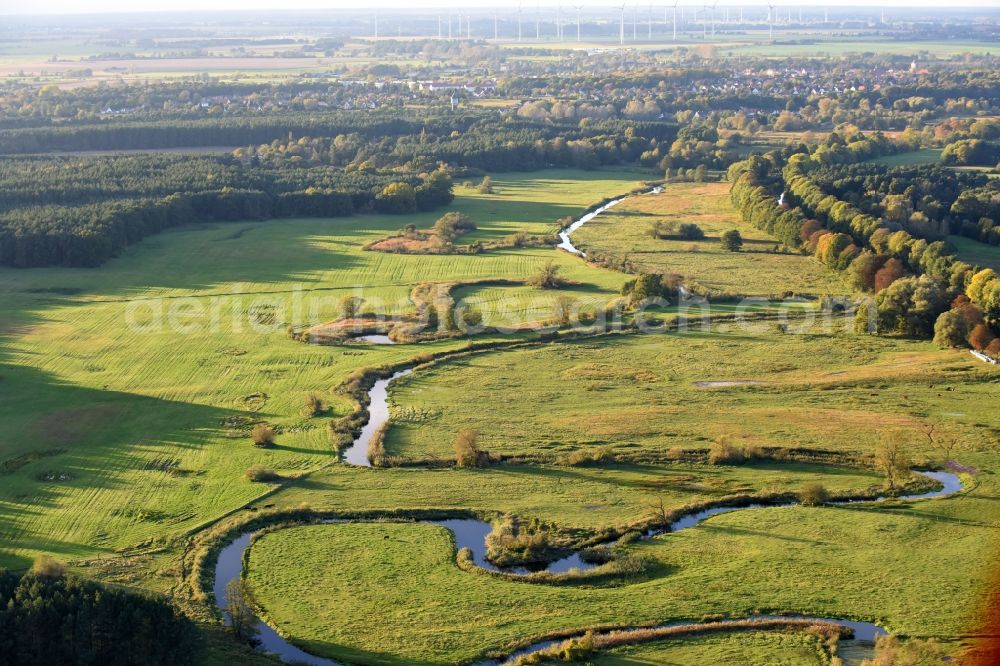 Aerial image Krewelin - Curved loop of the riparian zones on the course of the river Havel in Krewelin in the state Brandenburg, Germany