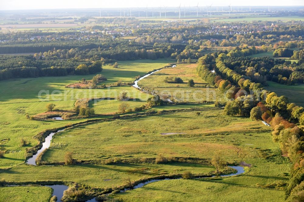 Aerial photograph Krewelin - Curved loop of the riparian zones on the course of the river Havel in Krewelin in the state Brandenburg, Germany