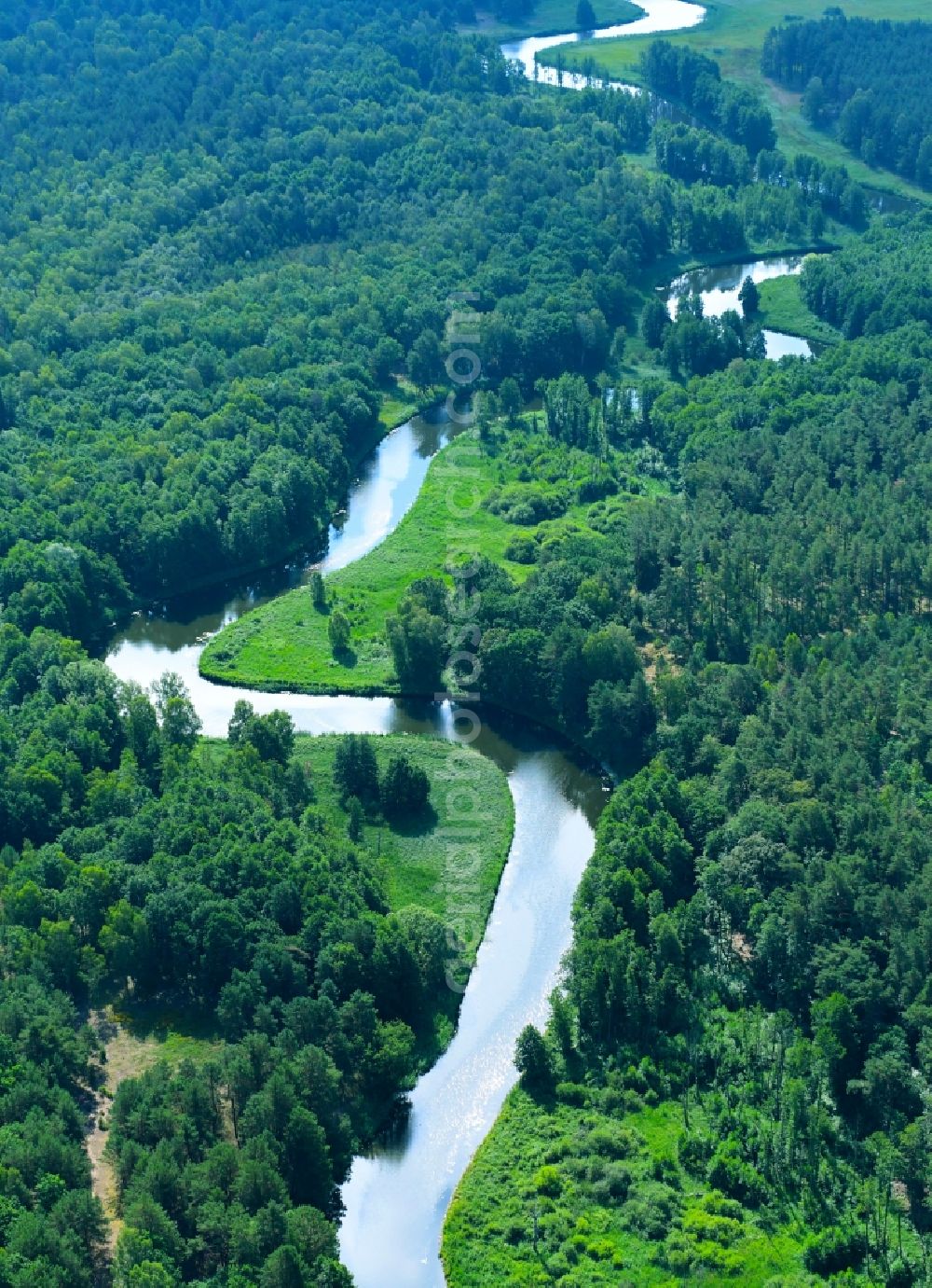 Vogelsang from the bird's eye view: Curved loop of the riparian zones on the course of the river Havel- in Vogelsang in the state Brandenburg, Germany