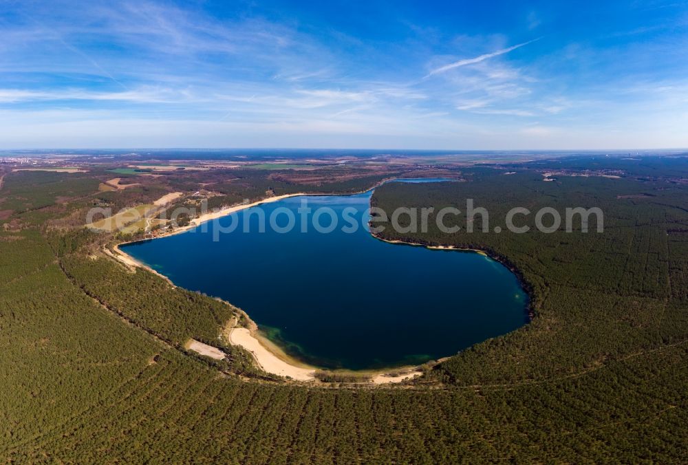 Aerial photograph Frankfurt (Oder) - Riparian areas on the lake area of Helenesees in a forest area in Frankfurt (Oder) in the state Brandenburg, Germany