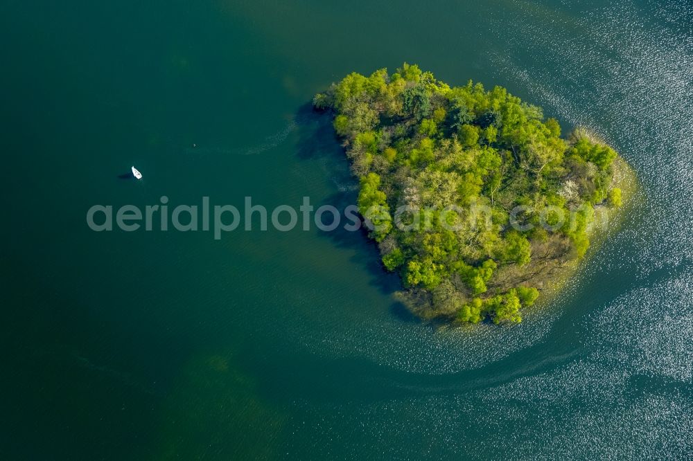 Aerial image Düsseldorf - Riparian areas on the lake area of Unterbacher See in Duesseldorf in the state North Rhine-Westphalia