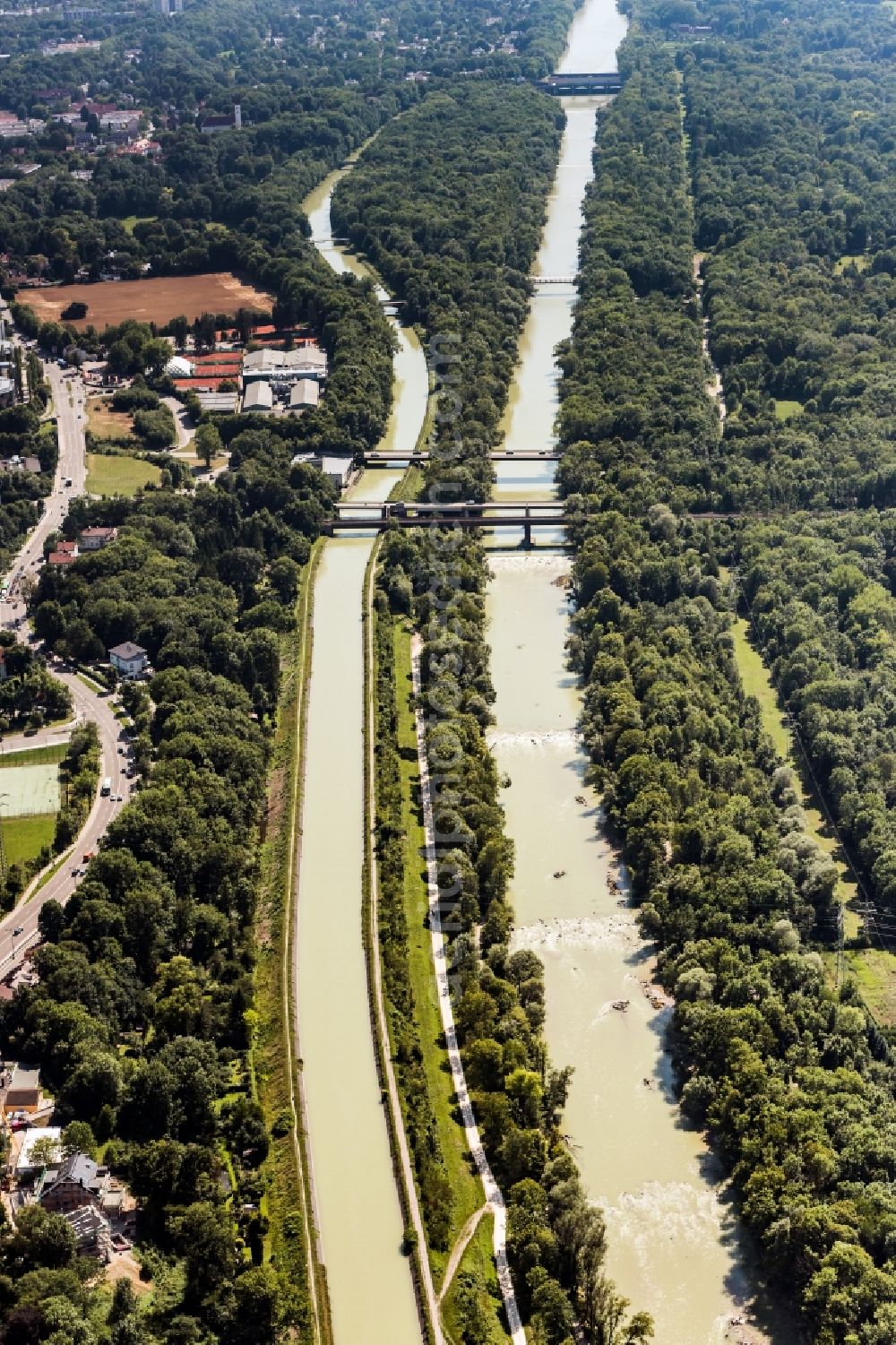 Aerial image Unterföhring - Curved loop of the riparian zones on the course of the river Isar in Unterfoehring in the state Bavaria, Germany