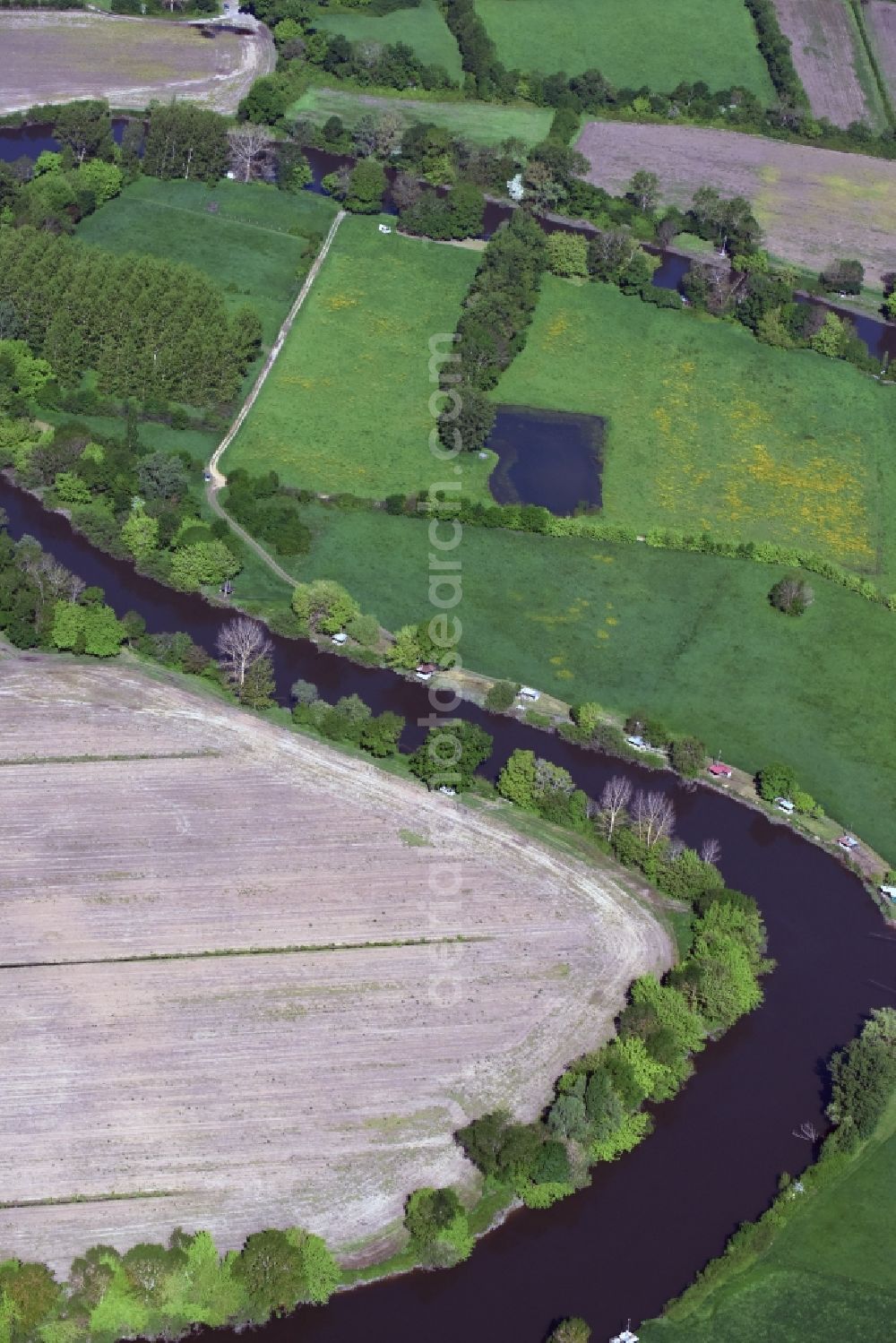 Aerial image Saint-Denis-de-Pile - Curved loop of the riparian zones on the course of the river Isle in Saint-Denis-de-Pile in Aquitaine Limousin Poitou-Charentes, France