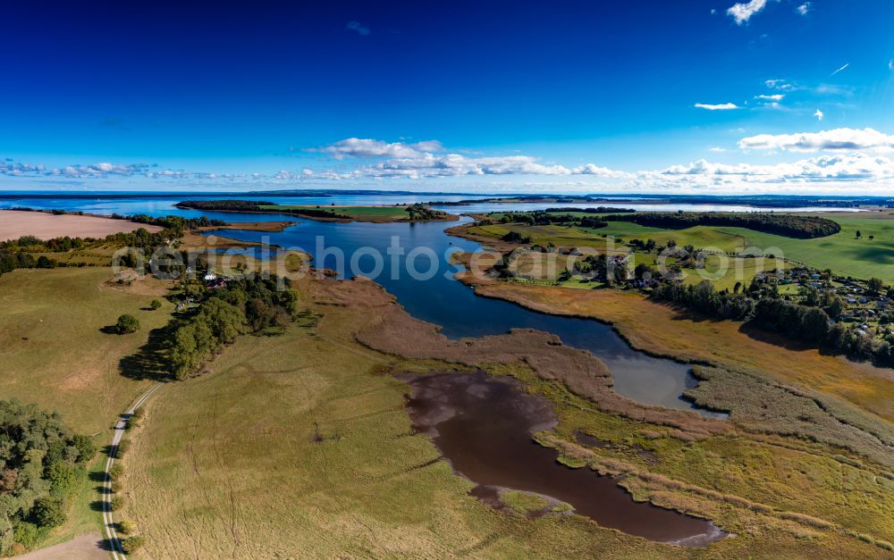 Aerial photograph Neuenkirchen - Bodden - shore areas of coastal waters Lebbiner Bodden in Neuenkirchen in the state Mecklenburg - Western Pomerania, Germany