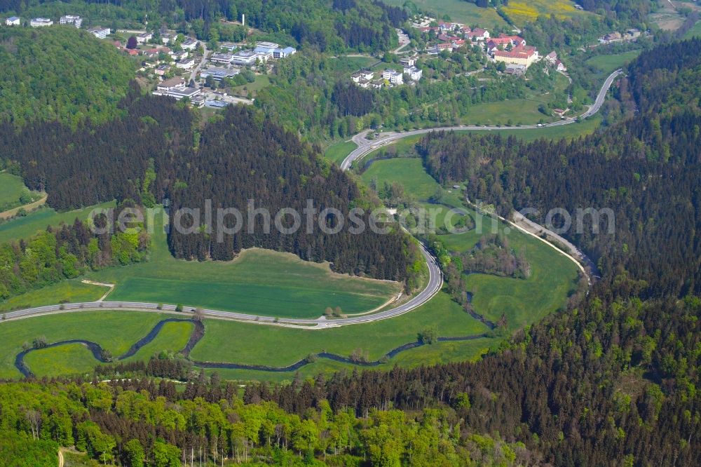 Gammertingen from the bird's eye view: Curved loop of the riparian zones on the course of the river Lauchert in Gammertingen in the state Baden-Wuerttemberg, Germany