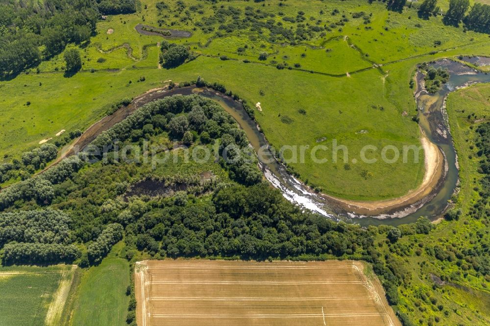 Aerial image Benninghausen - Curved loop of the riparian zones on the course of the river of Lippe in Benninghausen in the state North Rhine-Westphalia, Germany