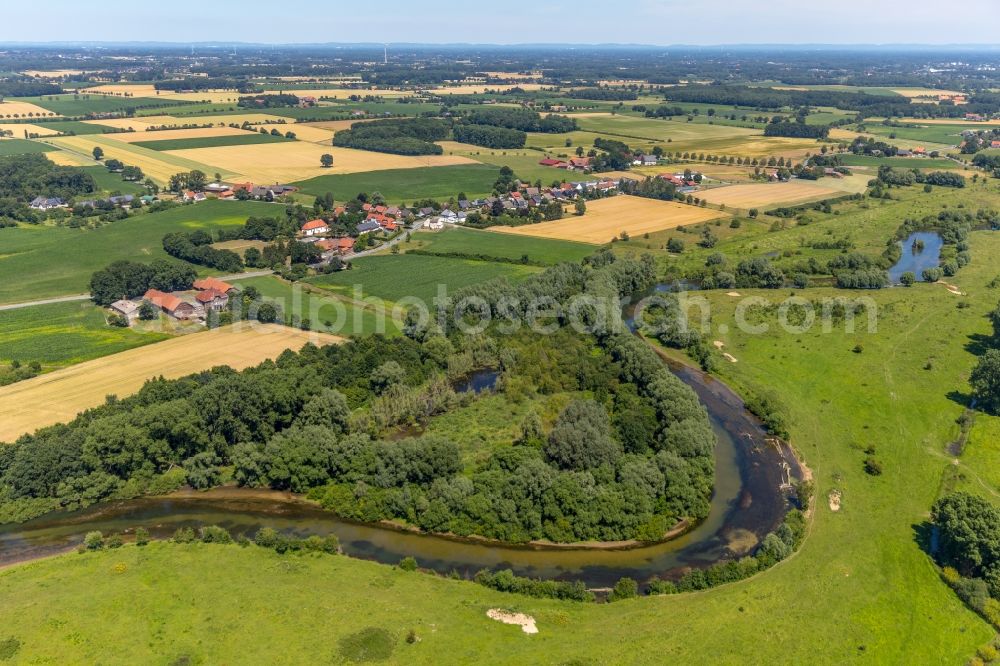 Aerial image Benninghausen - Curved loop of the riparian zones on the course of the river of Lippe in Benninghausen in the state North Rhine-Westphalia, Germany