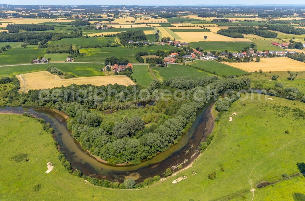 Aerial photograph Benninghausen - Curved loop of the riparian zones on the course of the river of Lippe in Benninghausen in the state North Rhine-Westphalia, Germany