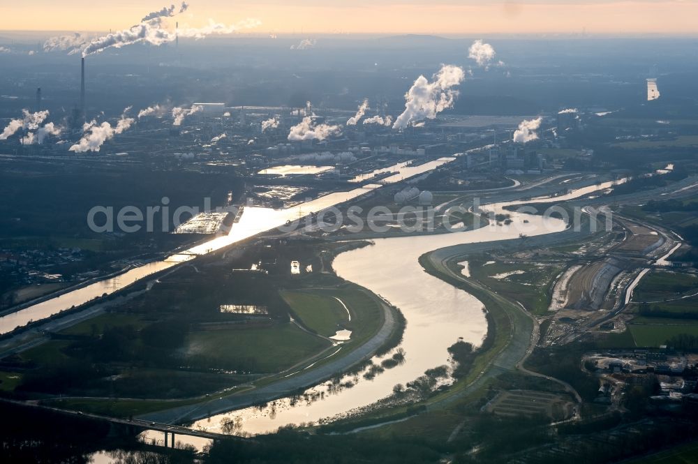 Haltern am See from the bird's eye view: Curved loop of the riparian zones on the course of the river Lippe in Haltern am See in the state North Rhine-Westphalia, Germany