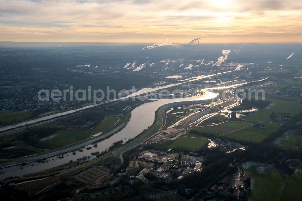 Aerial photograph Haltern am See - Curved loop of the riparian zones on the course of the river Lippe in Haltern am See in the state North Rhine-Westphalia, Germany