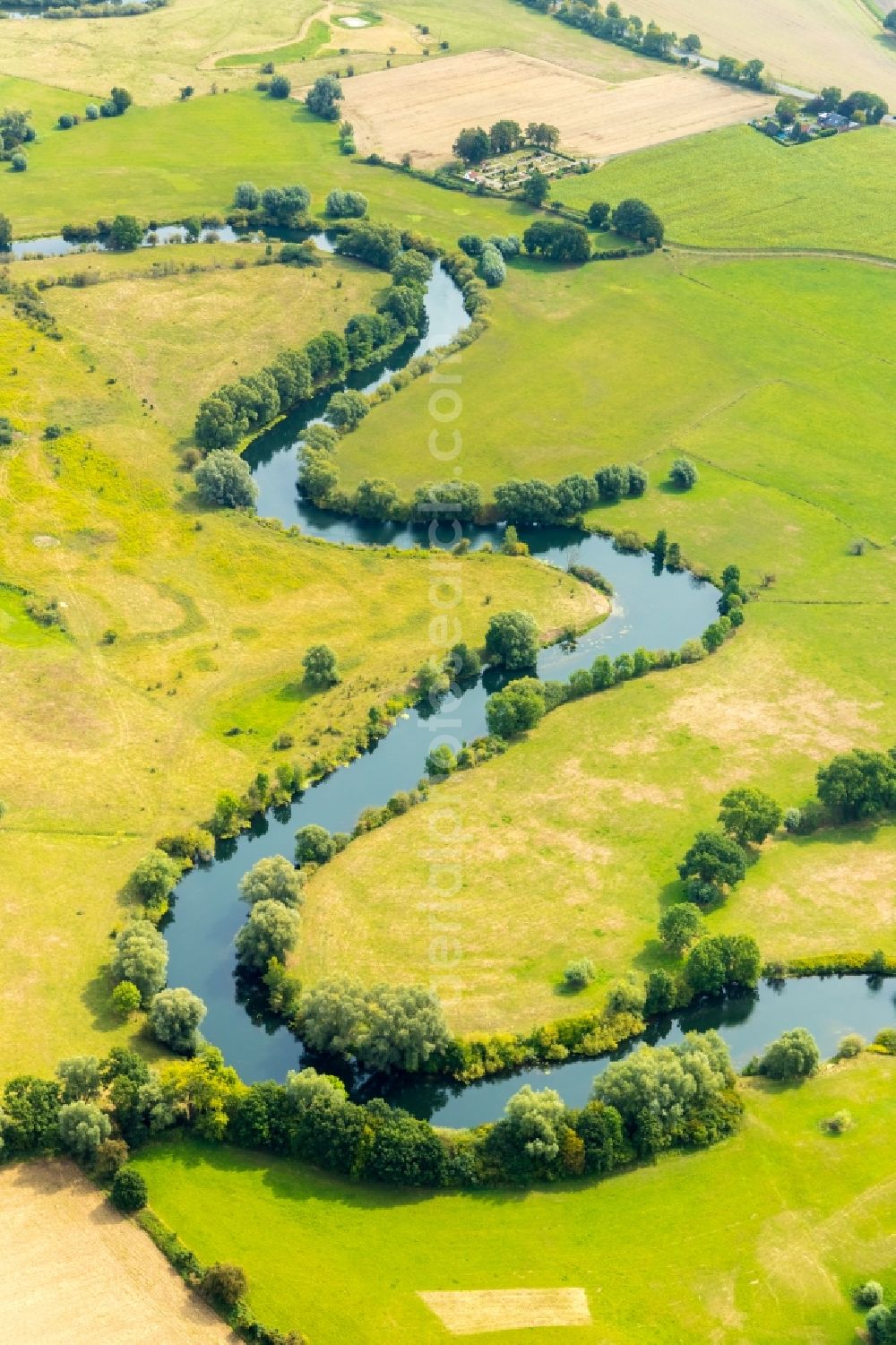 Aerial photograph Heil - Curved loop of the riparian zones on the course of the river Lippe- in Heil in the state North Rhine-Westphalia, Germany