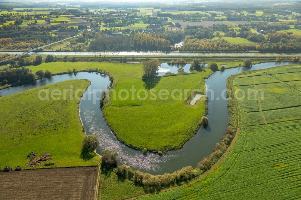 Werne from the bird's eye view: Curved loop of the riparian zones on the course of the river Lippe- in Werne in the state North Rhine-Westphalia, Germany