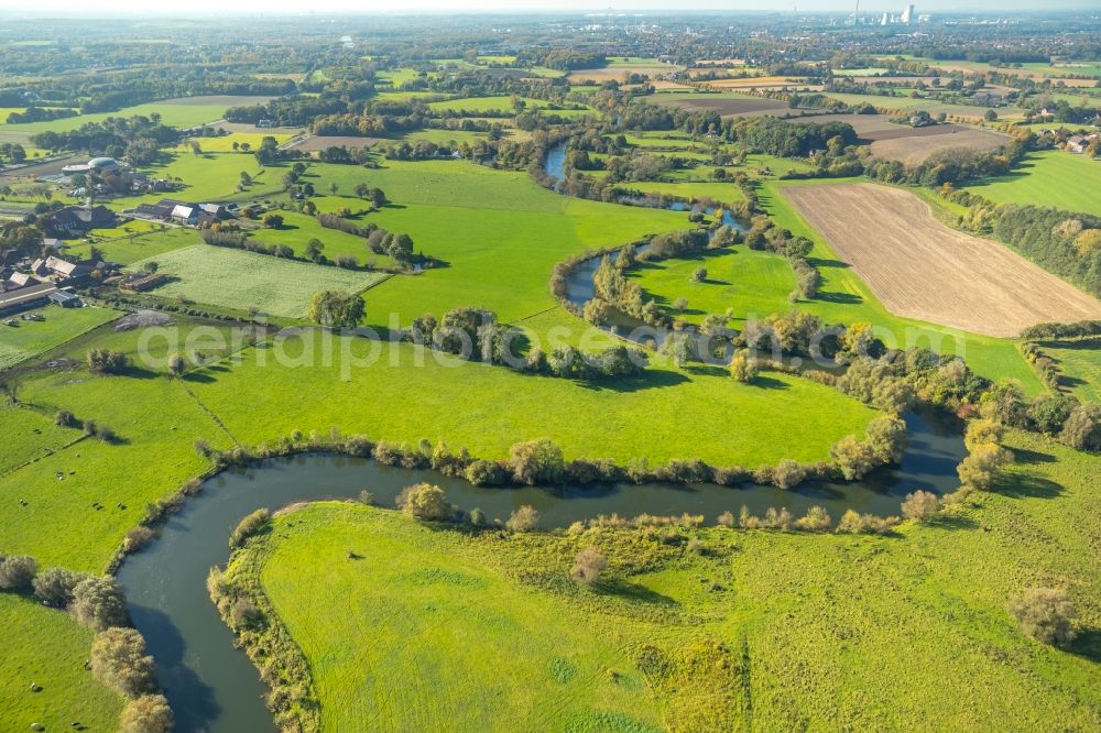 Aerial photograph Werne - Curved loop of the riparian zones on the course of the river Lippe- in Werne in the state North Rhine-Westphalia, Germany