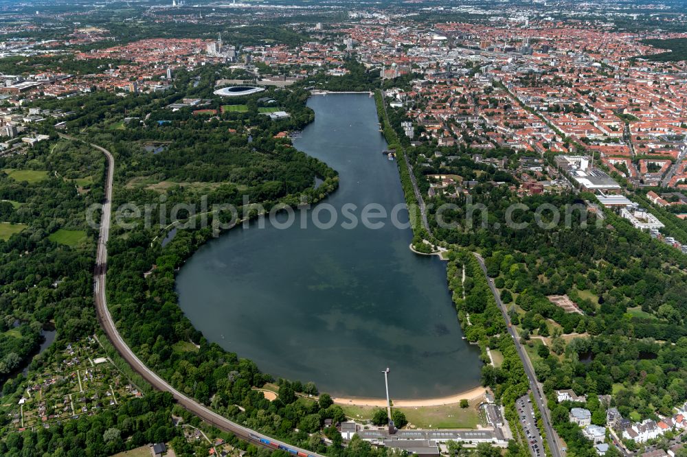 Aerial image Hannover - Riparian areas on the lake area of Maschsee in the district Suedstadt in Hannover in the state Lower Saxony, Germany