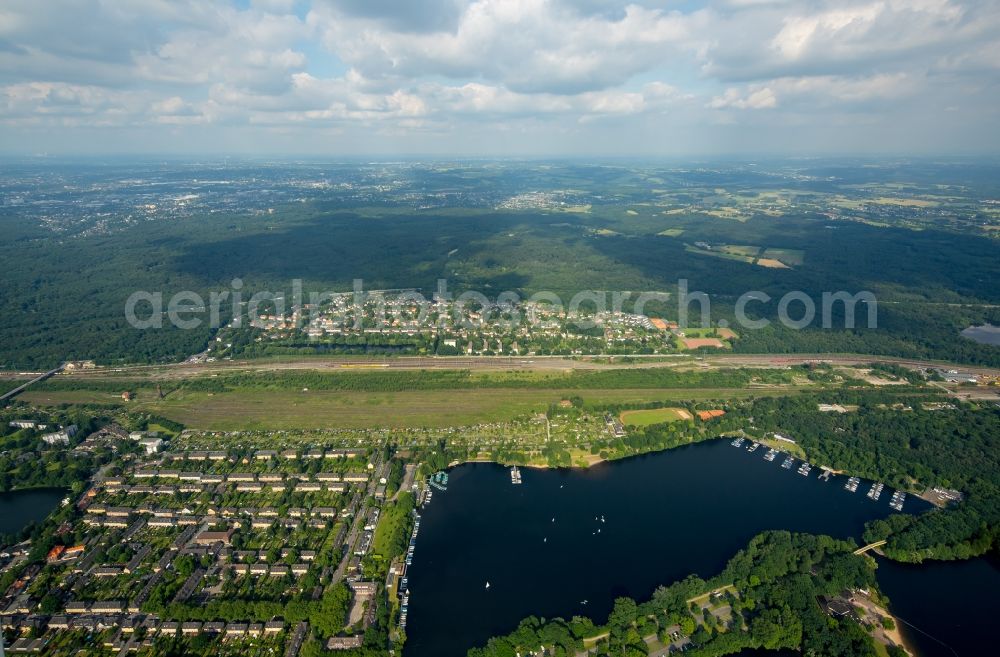 Aerial image Duisburg - Shore areas of the Masurensee in the Wedau part of Duisburg in the state North Rhine-Westphalia, Germany