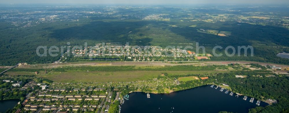 Aerial photograph Duisburg - Shore areas of the Masurensee in the Wedau part of Duisburg in the state North Rhine-Westphalia, Germany